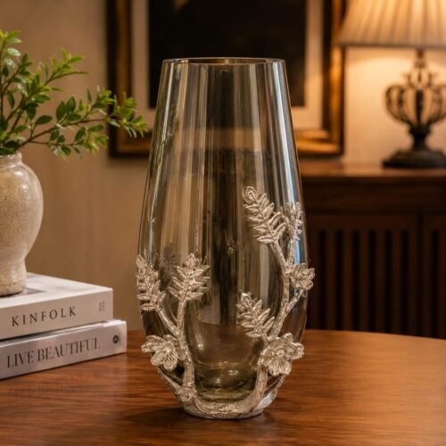 Glass flower vase with leaf